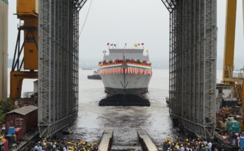 Launching of the third warship 'Taragiri' in Project 17A प्रकल्प 17 ए मधील 'तारागिरी’ या तिसऱ्या युद्धनौकेचे जलावतरण हडपसर मराठी बातम्या Hadapsar Latest News Hadapsar News