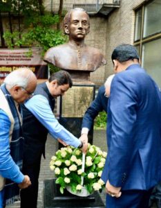 Memorable ceremony of unveiling Annabhau's statue in Russia रशियात अण्णाभाऊंच्या पुतळा लोकार्पणाचा संस्मरणीय सोहळा हडपसर मराठी बातम्या  Hadapsar Latest News Hadapsar News