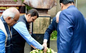 Memorable ceremony of unveiling Annabhau's statue in Russia रशियात अण्णाभाऊंच्या पुतळा लोकार्पणाचा संस्मरणीय सोहळा हडपसर मराठी बातम्या Hadapsar Latest News Hadapsar News