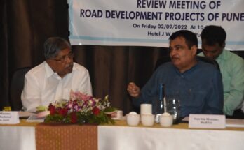 Nitin Gadkari and Chandrakant Patil at review meeting of Chandni Chowk चांदणी चौकातील आढावा बैठकीला नितीन गडकरी आणि चंद्रकांत पाटील हडपसर मराठी बातम्या Hadapsar Latest News Hadapsar News