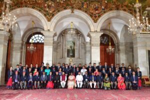 President Draupadi Murmu confers NSS Awards 2020-21 at Rashtrapati Bhawan राष्ट्रपती द्रौपदी मुर्मू यांच्या हस्ते राष्ट्रीय सेवा योजना पुरस्कार प्रदान हडपसर मराठी बातम्या Hadapsar Latest News Hadapsar News