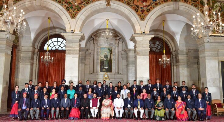 President Draupadi Murmu confers NSS Awards 2020-21 at Rashtrapati Bhawan राष्ट्रपती द्रौपदी मुर्मू यांच्या हस्ते राष्ट्रीय सेवा योजना पुरस्कार प्रदान हडपसर मराठी बातम्या Hadapsar Latest News Hadapsar News