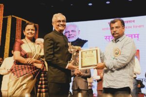 Superintending Engineer J.D.Kulkarni honored with Outstanding Engineer Award अधिक्षक अभियंता जे.डी.कुलकर्णी उत्कृष्ट अभियंता पुरस्काराने सन्मानित हडपसर मराठी बातम्या Hadapsar Latest News Hadapsar News