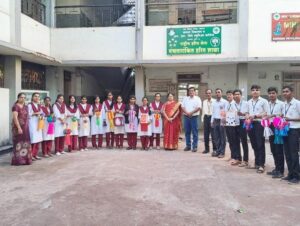 Eco-friendly sky lantern-making workshop concluded at Sadhana Vidyalaya साधना विद्यालयामध्ये पर्यावरणपूरक आकाशकंदील बनवण्याची कार्यशाळा संप्पन हडपसर मराठी बातम्या  Hadapsar Latest News Hadapsar News