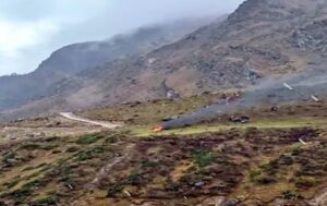 Helicopter ferrying Kedarnath pilgrims crashes केदारनाथ यात्रेकरूंना घेऊन जाणारे हेलिकॉप्टर कोसळले हडपसर मराठी बातम्या  Hadapsar Latest News Hadapsar News