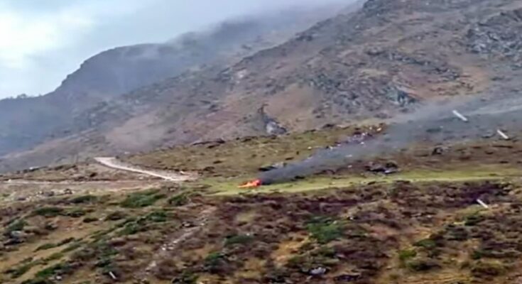 Helicopter ferrying Kedarnath pilgrims crashes केदारनाथ यात्रेकरूंना घेऊन जाणारे हेलिकॉप्टर कोसळले हडपसर मराठी बातम्या Hadapsar Latest News Hadapsar News