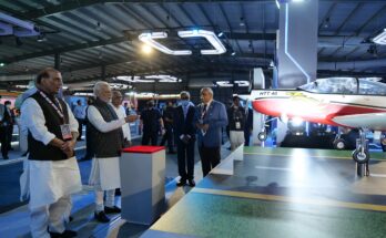 Unveiling of HTT-40 indigenous trainer aircraft manufactured by HAL एचएएलद्वारे निर्मित एचटीटी-40 या स्वदेशी बनावटीच्या प्रशिक्षण देणाऱ्या विमानाचे अनावरण हडपसर मराठी बातम्या Hadapsar Latest News Hadapsar News