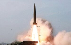 A short-range ballistic missile was fired over the Sea of ​​Japanजपानच्या समुद्रावर कमी पल्ल्याचं बॅलेस्टिक क्षेपणास्त्र डागलं हडपसर मराठी बातम्या Hadapsar Latest News, Hadapsar News