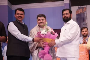 Actor Prashant Damle was felicitated by the Chief Minister and Deputy Chief Minister on the occasion of the 12,500th record drama experiment.
१२ हजार ५०० व्या विक्रमी नाट्य प्रयोगानिमित्त मुख्यमंत्री-उपमुख्यमंत्र्यांच्या हस्ते अभिनेते प्रशांत दामले यांचा गौरव
हडपसर मराठी बातम्या Hadapsar Latest News, Hadapsar News,