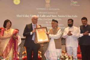 Chief Justice Uday Lalit felicitated on behalf of Maharashtra
सरन्यायाधीश उदय लळीत यांचा महाराष्ट्राच्या वतीने सत्कार
हडपसर मराठी बातम्या Hadapsar Latest News, Hadapsar News,