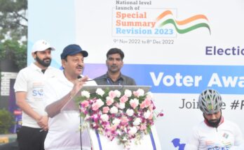 Nationwide Electoral Roll Revision Program launched in Pune देशपातळीवरील मतदार यादी पुनरिक्षण कार्यक्रमाचा पुण्यामध्ये शुभारंभ Everyone should participate in voter awareness work - Chief Election Commissioner Rajeev Kumar मतदार जनजागृतीच्या कार्यात सर्वांनी सहभागी व्हावे-मुख्य निवडणूक आयुक्त राजीव कुमार हडपसर मराठी बातम्या Hadapsar Latest News, Hadapsar