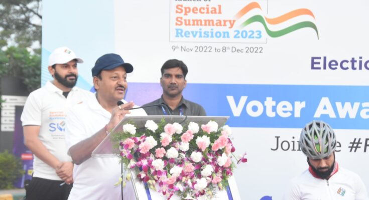 Nationwide Electoral Roll Revision Program launched in Pune देशपातळीवरील मतदार यादी पुनरिक्षण कार्यक्रमाचा पुण्यामध्ये शुभारंभ Everyone should participate in voter awareness work - Chief Election Commissioner Rajeev Kumar मतदार जनजागृतीच्या कार्यात सर्वांनी सहभागी व्हावे-मुख्य निवडणूक आयुक्त राजीव कुमार हडपसर मराठी बातम्या Hadapsar Latest News, Hadapsar