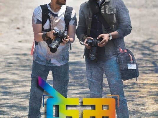 'Frame' is a film on the life of a photo-journalist ‘फ्रेम’ हा छाया-पत्रकाराच्या आयुष्यावरील सिनेमा आहे हडपसर मराठी बातम्या Hadapsar Latest News Hadapsar News