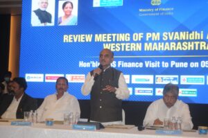 Meeting of Pradhan Mantri Swanidhi and Pune Divisional Bankers Committee held under the Chairmanship of Union Minister of State for Finance Dr. Bhagwat Karad at Hotel Sheraton Grand
हॉटेल शेरेटन ग्रँड येथे केंद्रीय अर्थ राज्यमंत्री डॉ.भागवत कराड यांच्या अध्यक्षतेखाली आयोजित प्रधानमंत्री स्वनिधी आणि पुणे विभागीय बँकर्स समितीची  बैठक
हडपसर मराठी बातम्या Hadapsar Latest News, Hadapsar News,