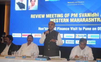 Meeting of Pradhan Mantri Swanidhi and Pune Divisional Bankers Committee held under the Chairmanship of Union Minister of State for Finance Dr. Bhagwat Karad at Hotel Sheraton Grand हॉटेल शेरेटन ग्रँड येथे केंद्रीय अर्थ राज्यमंत्री डॉ.भागवत कराड यांच्या अध्यक्षतेखाली आयोजित प्रधानमंत्री स्वनिधी आणि पुणे विभागीय बँकर्स समितीची बैठक हडपसर मराठी बातम्या Hadapsar Latest News, Hadapsar News,