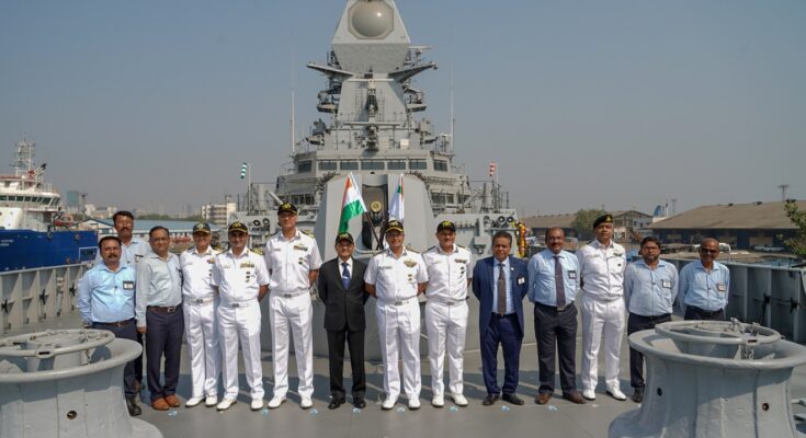 Second Ship of Guided Missile Destroyer handed over to Indian Navy गाईडेड मिसाईल विनाशिकेचे दुसरे जहाज भारतीय नौदलाला सुपूर्द हडपसर मराठी बातम्या Hadapsar Latest News Hadapsar News