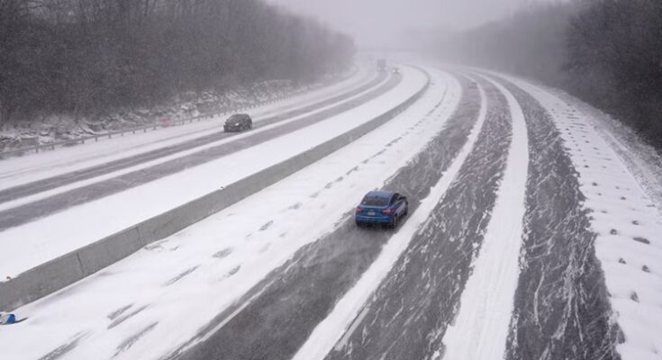 Blizzards hit North America and Canada उत्तर अमेरिका आणि कॅनडाला हिमवादळाचा तडाखा हडपसर मराठी बातम्या Hadapsar Latest News Hadapsar News