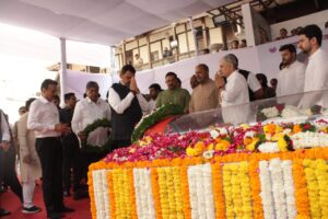 Deputy Chief Minister Devendra Fadnavis paid his last respects to MLA Mukta Tilak
उपमुख्यमंत्री देवेंद्र फडणवीस यांनी घेतले आमदार मुक्ता टिळक यांच्या पार्थिवाचे अंत्यदर्शन
हडपसर मराठी बातम्या Hadapsar Latest News Hadapsar News