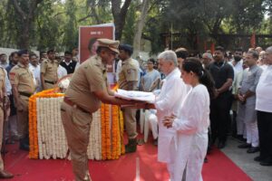 MLA Mukta Tilak was cremated with state pomp
आमदार मुक्ता टिळक यांच्यावर शासकीय इतमामात अंत्यसंस्कार
हडपसर मराठी बातम्या Hadapsar Latest News Hadapsar News