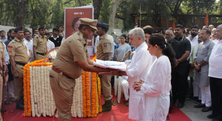 MLA Mukta Tilak was cremated with state pomp आमदार मुक्ता टिळक यांच्यावर शासकीय इतमामात अंत्यसंस्कार हडपसर मराठी बातम्या Hadapsar Latest News Hadapsar News