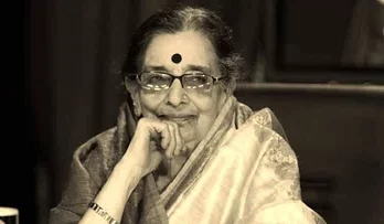 Veteran playback singer Padmashri Sulochana Chavan passed away at old age. महाराष्ट्राच्या लावणीसम्राज्ञी आणि ज्येष्ठ पार्श्वगायिका पद्मश्री सुलोचना चव्हाण यांचं वृद्धापकाळानं निधन हडपसर मराठी बातम्या Hadapsar Latest News Hadapsar News