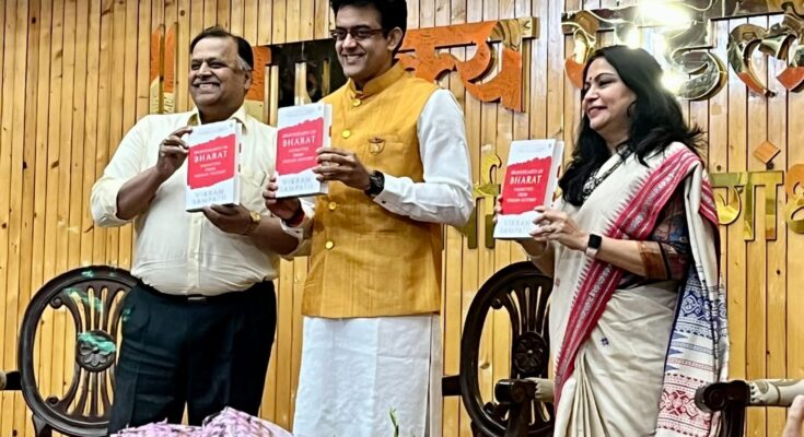 Publication of the book "Bravehearts of India Vignities from Indian History" by Dr. Sampath डॉ.संपथ यांच्या " ब्रेव्हहार्टस ऑफ भारत व्हीग्नीटीज फ्रॉम इंडियन हिस्ट्री " या पुस्तकाचे प्रकाशन हडपसर मराठी बातम्या Hadapsar Latest News Hadapsar News