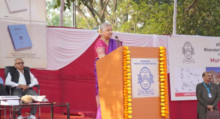 Smt Sudha Murthy President of Murthy Foundation मूर्ती फाउंडेशनच्या अध्यक्षा श्रीमती सुधा मूर्ती हडपसर मराठी बातम्या Hadapsar Latest News Hadapsar News