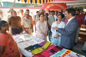 Exhibition and sale of items made by the inmates of the jail

कारागृहातील बंदीजनांनी तयार केलेल्या वस्तूंचे प्रदर्शन व विक्री
हडपसर मराठी बातम्या Hadapsar Latest News Hadapsar News