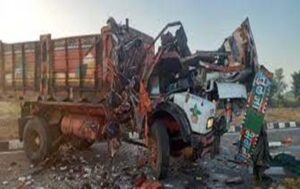 Ten people were killed and 34 injured in a road accident on the Sinnar-Shirdi highway in the Nashik district
नाशिक जिल्ह्यात सिन्नर-शिर्डी महामार्गावर रस्ता अपघातात दहा जण ठार तर ३४ जण जखमी
हडपसर मराठी बातम्या Hadapsar Latest News Hadapsar News