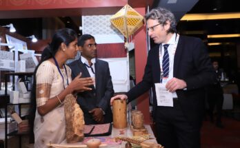 The delegates showed interest in traditional Indian products and tourism of Maharashtra आलेल्या प्रतिनिधींनी भारतीय पारंपरिक उत्पादने आणि महाराष्ट्राच्या पर्यंटनस्थळात रुची दाखवली हडपसर मराठी बातम्या Hadapsar Latest News Hadapsar News