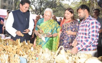 Inauguration of Craftroots Exhibition 2023 by Uttar Pradesh Governor Anandiben Patel उत्तर प्रदेशच्या राज्यपाल आनंदीबेन पटेल यांच्या हस्ते क्राफ्टरुट्स प्रदर्शन २०२३ चे उद्घाटन हडपसर क्राइम न्यूज हडपसर मराठी बातम्या Hadapsar Latest News Hadapsar News