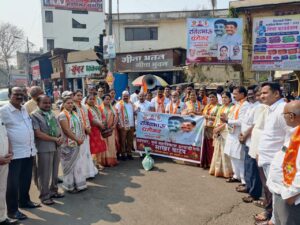 Anand Utsav by the distribution of sugar in Hadapsar by Mahavikas Aghadi
महविकास आघाडी तर्फे हडपसरमध्ये साखर वाटप करून आनंद उत्सव 
हडपसर क्राइम न्यूज, हडपसर मराठी बातम्या, हडपसर न्युज, Hadapsar Crime News, Hadapsar Marathi News, Hadapsar News