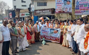 Anand Utsav by the distribution of sugar in Hadapsar by Mahavikas Aghadi महविकास आघाडी तर्फे हडपसरमध्ये साखर वाटप करून आनंद उत्सव हडपसर क्राइम न्यूज, हडपसर मराठी बातम्या, हडपसर न्युज, Hadapsar Crime News, Hadapsar Marathi News, Hadapsar News