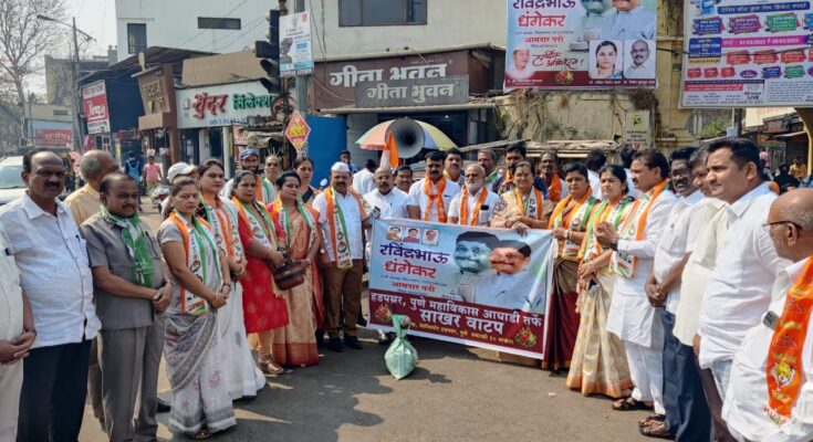 Anand Utsav by the distribution of sugar in Hadapsar by Mahavikas Aghadi महविकास आघाडी तर्फे हडपसरमध्ये साखर वाटप करून आनंद उत्सव हडपसर क्राइम न्यूज, हडपसर मराठी बातम्या, हडपसर न्युज, Hadapsar Crime News, Hadapsar Marathi News, Hadapsar News