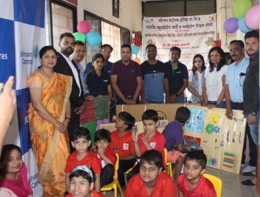 Distribution of educational material to students of Spandan School स्पंदन शाळेतील विद्यार्थ्यांना शैक्षणिक साहित्य वाटप Distribution of educational material to students of Spandan School स्पंदन शाळेतील विद्यार्थ्यांना शैक्षणिक साहित्य वाटप