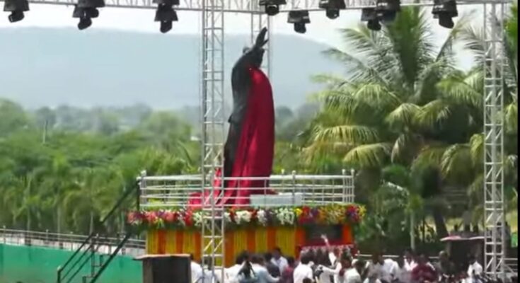 Inauguration of memorial and full-length statue of people's leader Sr. Gopinathrao Munde at Nandoorshingote नांदूरशिंगोटे येथे लोकनेते स्व.गोपीनाथराव मुंडे यांचे स्मारक व पूर्णाकृती पुतळ्याचे लोकार्पण हडपसर क्राइम न्यूज, हडपसर मराठी बातम्या, हडपसर न्युज Hadapsar Crime News, Hadapsar Marathi News, ,Hadapsar News