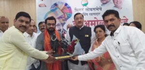 Pune Nashik High-Speed Railway will lead to a comprehensive development - MP Dr Amol Kolhe
पुणे नाशिक हायस्पीड रेल्वे मुळेसर्वांगीण विकास होईल - खासदार डॉ अमोल कोल्हे
हडपसर क्राइम न्यूज हडपसर मराठी बातम्या Hadapsar Latest News Hadapsar News