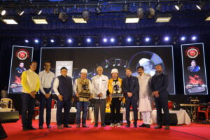 Anup Jalota, Javed Ali honored with Swa.Ram Kadam Kala Gaurav Award स्व.राम कदम कलागौरव पुरस्काराने अनुप जलोटा, जावेद अली यांचा गौरव हडपसर क्राइम न्यूज, हडपसर मराठी बातम्या, हडपसर न्युज Hadapsar Crime News, Hadapsar Marathi News, ,Hadapsar News