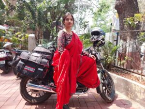 Pune Woman To Travel The World On Bike Wearing Saree, Showcase Indian Culture
मराठमोळ्या वेशात रमिला लटपटे या तरुणीचा जगभ्रमंतीचा ध्यास
हडपसर क्राइम न्यूज, हडपसर मराठी बातम्या ,हडपसर न्युज, Hadapsar Crime News, Hadapsar Marathi News, Hadapsar News