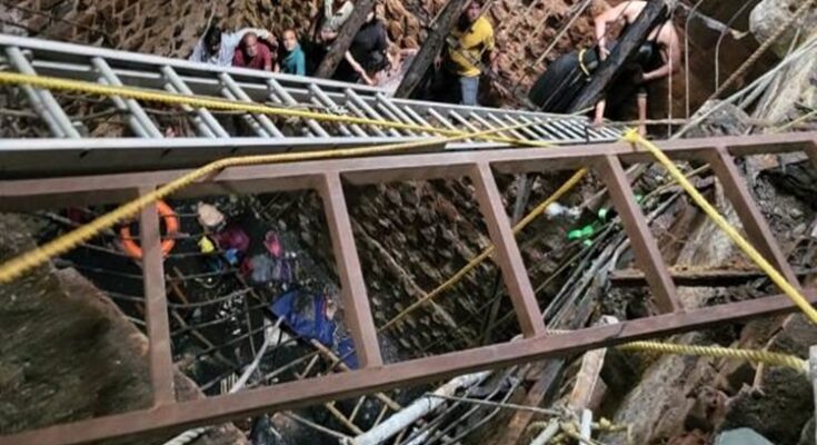 Thirteen people died after the roof of a well in a temple collapsed in Indore इंदूर इथं मंदिरातल्या विहीरीचं छत कोसळल्यानं १३ जणांचा मृत्यू हडपसर क्राइम न्यूज, हडपसर मराठी बातम्या, हडपसर न्युज Hadapsar Crime News, Hadapsar Marathi News, ,Hadapsar News