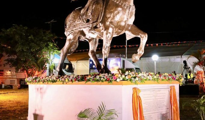 12 feet tall statue of Chhatrapati Shivaji Maharaj unveiled in Mauritius मॉरिशसमध्ये छत्रपती शिवाजी महाराजांच्या १२ फूट उंची पुतळ्याचे अनावरण हडपसर क्राइम न्यूज, हडपसर मराठी बातम्या, हडपसर न्युज Hadapsar Crime News, Hadapsar Marathi News, ,Hadapsar News