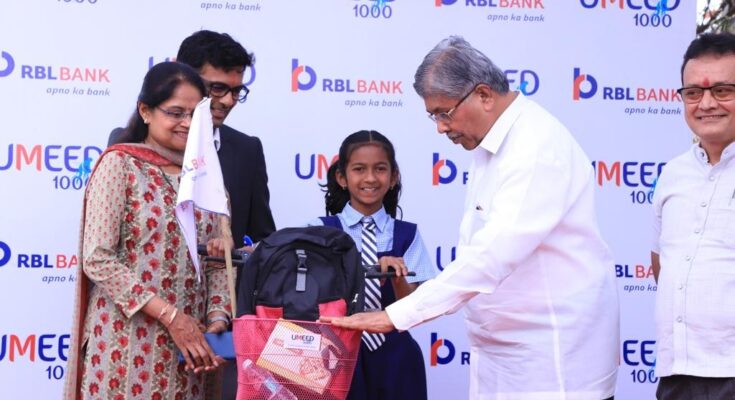 Distribution of bicycles and school kits to 101 needy girl students in the district जिल्ह्यातील १०१ गरजू विद्यार्थिनींना सायकल आणि स्कूल किटचे वाटप हडपसर क्राइम न्यूज, हडपसर मराठी बातम्या, हडपसर न्युज Hadapsar Crime News, Hadapsar Marathi News, ,Hadapsar News