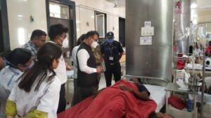 Inquiring of the patients who were injured in the accident near Swami Narayan Temple by the District Collector
स्वामी नारायण मंदिराजवळ झालेल्या अपघातात जखमी झालेल्या रुग्णांची जिल्हाधिकाऱ्यांकडून  विचारपूस
हडपसर क्राइम न्यूज, हडपसर मराठी बातम्या, हडपसर न्युज Hadapsar Crime News, Hadapsar Marathi News, ,Hadapsar News