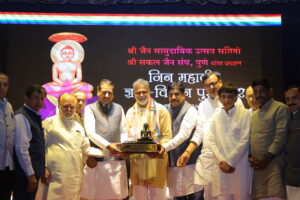 Tushar Gandhi honored with the first 'Jin Mahavir Gnan-Vignan Award' तुषार गांधी यांचा पहिल्या ‘जिन महावीर ज्ञान-विज्ञान पुरस्काराने' सन्मान हडपसर क्राइम न्यूज, हडपसर मराठी बातम्या, हडपसर न्युज Hadapsar Crime News, Hadapsar Marathi News, ,Hadapsar News