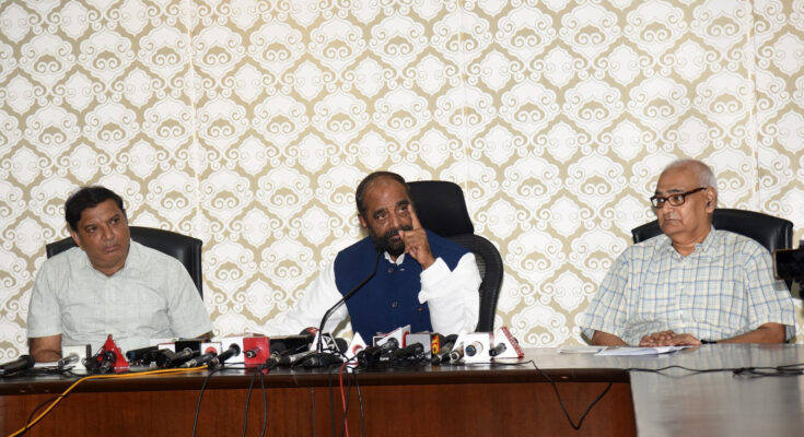 Some OBC castes of Maharashtra will be included in the central list- Hansraj Ahir, Chairman, National Commission for Backward Classes महाराष्ट्रातील काही ओबीसी जातींचा केंद्रीय यादीत होणार समावेश – राष्ट्रीय मागासवर्ग आयोगाचे अध्यक्ष हंसराज अहीर हडपसर क्राइम न्यूज, हडपसर मराठी बातम्या, हडपसर न्युज Hadapsar Crime News, Hadapsar Marathi News, ,Hadapsar News