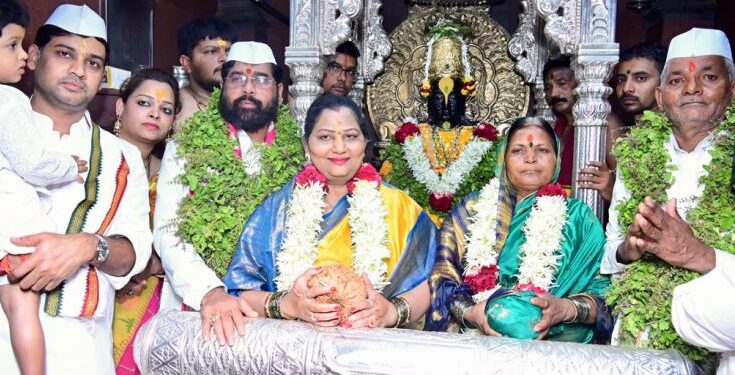 On the occasion of Ashadhi Ekadashi, Mahapuja of Shri Vitthal-Rukmini was completed by the Chief Minister आषाढी एकादशीनिमित्त मुख्यमंत्र्यांच्या हस्ते श्री विठ्ठल-रुक्मिणीची महापूजा संपन्न हडपसर क्राइम न्यूज, हडपसर मराठी बातम्या, हडपसर न्युज Hadapsar Crime News, Hadapsar Marathi News, ,Hadapsar News