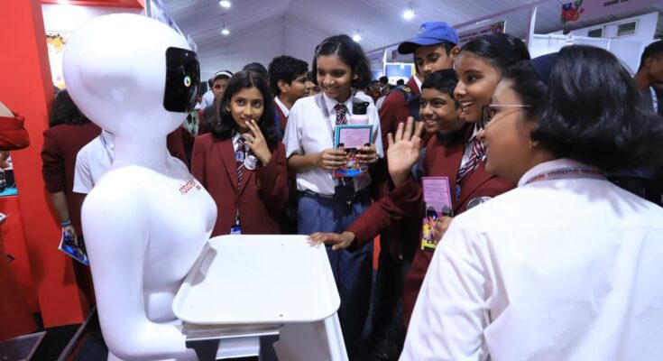 One lakh students visit the exhibition organized in the background of G-20 जी-२० च्या पार्श्वभूमीवर आयोजित प्रदर्शनाला एक लाख विद्यार्थ्यांची भेट हडपसर क्राइम न्यूज, हडपसर मराठी बातम्या, हडपसर न्युज Hadapsar Crime News, Hadapsar Marathi News, ,Hadapsar News