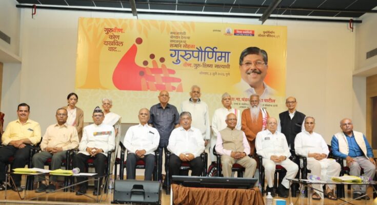 Dignitaries were honored on this occasion on the occasion of Guru Poornima. गुरुपौर्णिमेच्या निमित्ताने मान्यवरांचा यावेळी सन्मान करण्यात आला. हडपसर क्राइम न्यूज, हडपसर मराठी बातम्या, हडपसर न्युज Hadapsar Crime News, Hadapsar Marathi News, ,Hadapsar News