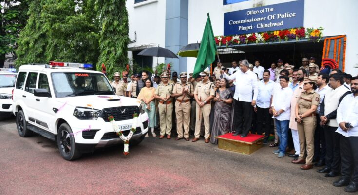 Inauguration of new vehicles of Pimpri Chinchwad Police Commissionerate by the Guardian Minister पालकमंत्र्यांच्या हस्ते पिंपरी चिंचवड पोलिस आयुक्तालयाच्या नवीन वाहनांचे लोकार्पण हडपसर क्राइम न्यूज, हडपसर मराठी बातम्या, हडपसर न्युज Hadapsar Crime News, Hadapsar Marathi News, ,Hadapsar News