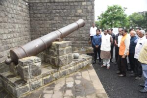 Cultural Affairs Minister Sudhir Mungantiwar's visit to Shiv Srishti
सांस्कृतिक कार्य मंत्री सुधीर मुनगंटीवार यांची शिवसृष्टीला भेट
हडपसर क्राइम न्यूज, हडपसर मराठी बातम्या, हडपसर न्युज Hadapsar Crime News, Hadapsar Marathi News, ,Hadapsar News